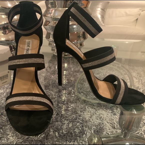 Steve Madden Carina triple strap sandals. - Picture 3 of 10